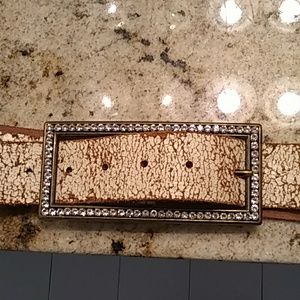 Ladies leather belt with studded buckle